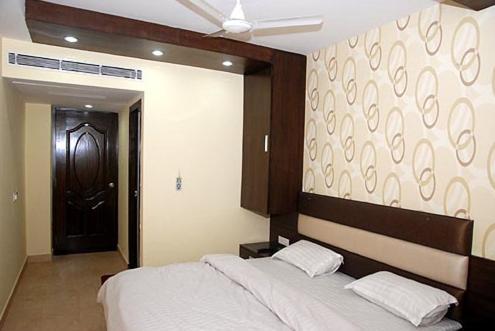 Crown Royale Hotel Dehradun Luaran gambar