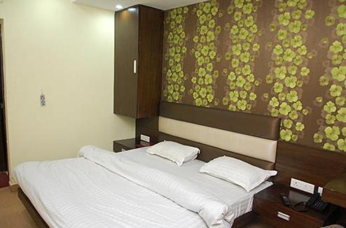 Crown Royale Hotel Dehradun Bilik gambar