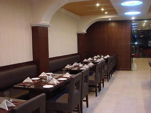 Crown Royale Hotel Dehradun Luaran gambar