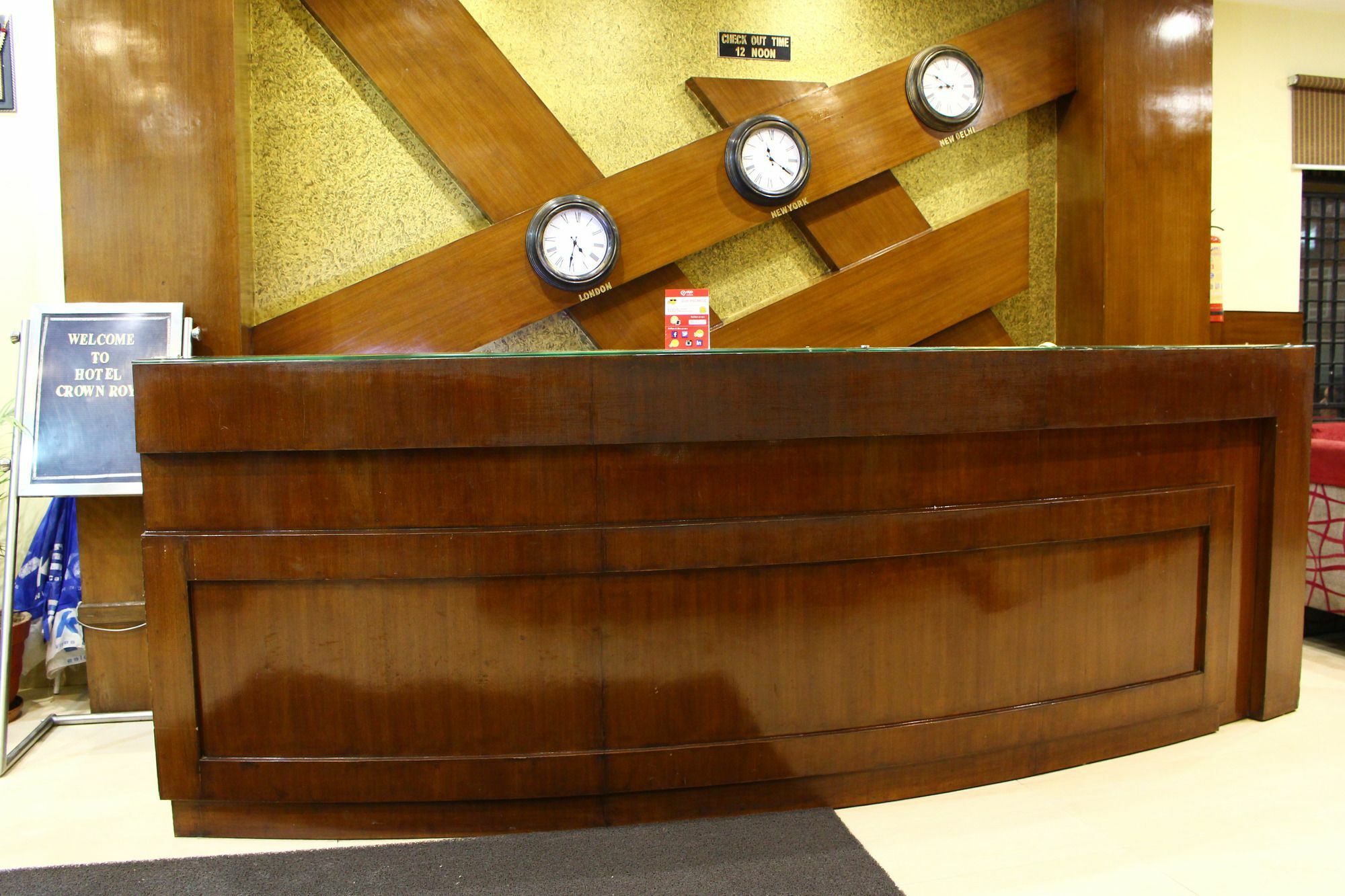 Crown Royale Hotel Dehradun Luaran gambar